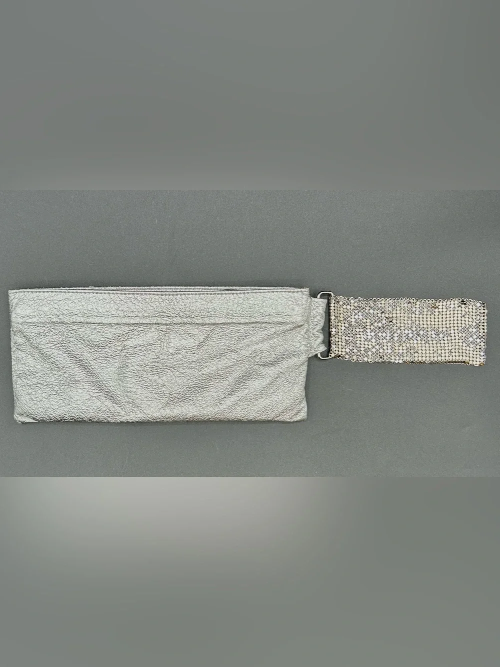 GEORGIE ALEXANDER Silver Metallic Leather Wristlet Clutch Purse.